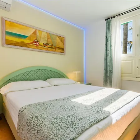 Velazquez プエルト・デル・カルメン